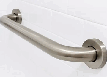 Salle de bain securisee avec barre dappui 360x260