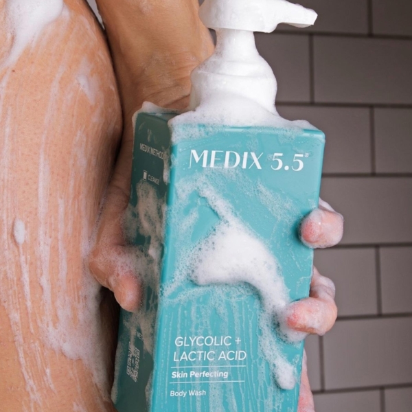 MEDIX 5.5 Gel Nettoyant Exfoliant Aux AHAs Acide Glycolique & Lactique 444 ml – Image 2